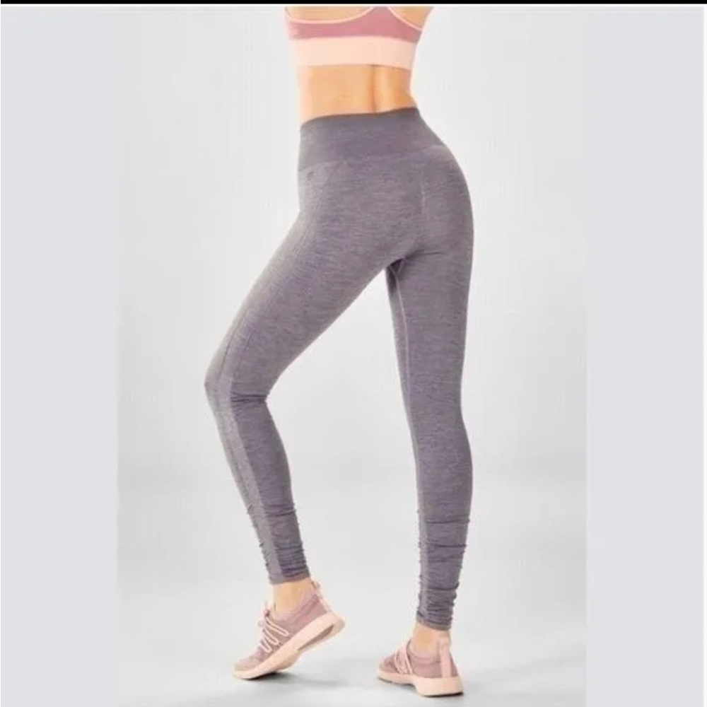 Fabletics scrunch leg leggings L